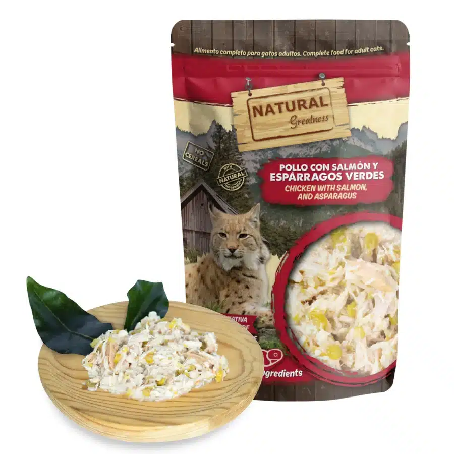 Natural Greatness Pollo con Salmón y Espárragos Pouch para Gatos